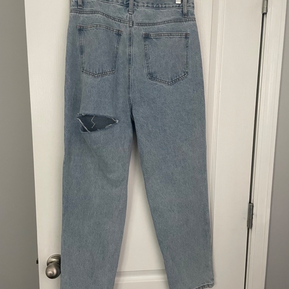 NWT Slim Boyfriend style cut-out denim - Picture 4 of 7